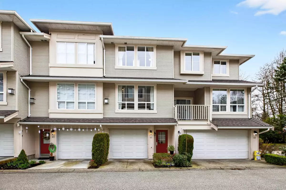 Living Room Photo of 41 14952 58 Avenue, Surrey, BC