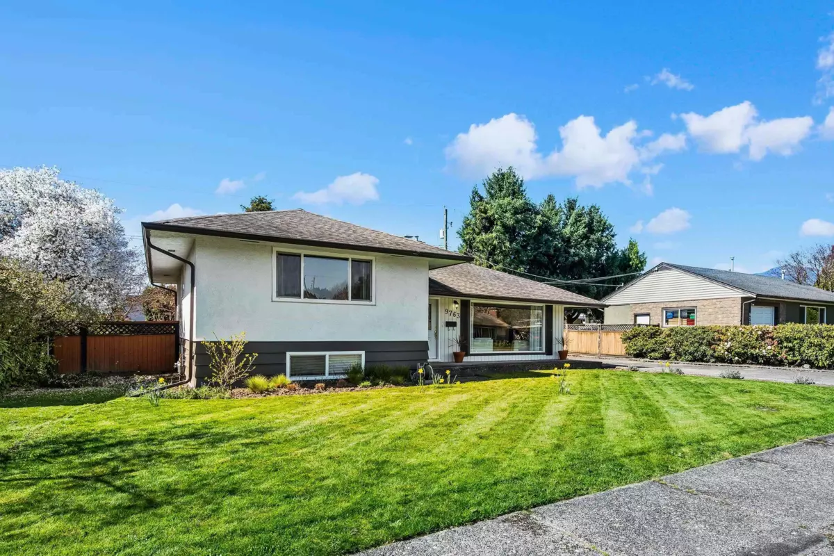 Living Room Photo of 9763 Heather Street, Chilliwack, BC
