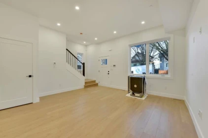 Entry Foyer Photo of 1 1436 E 1st Avenue, Vancouver, BC