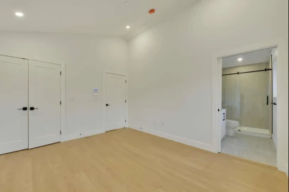 Hot Tub / Spa Photo of 1 1436 E 1st Avenue, Vancouver, BC