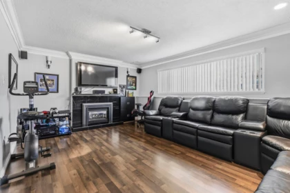 Entry Foyer Photo of 8431 118a Street, Delta, BC