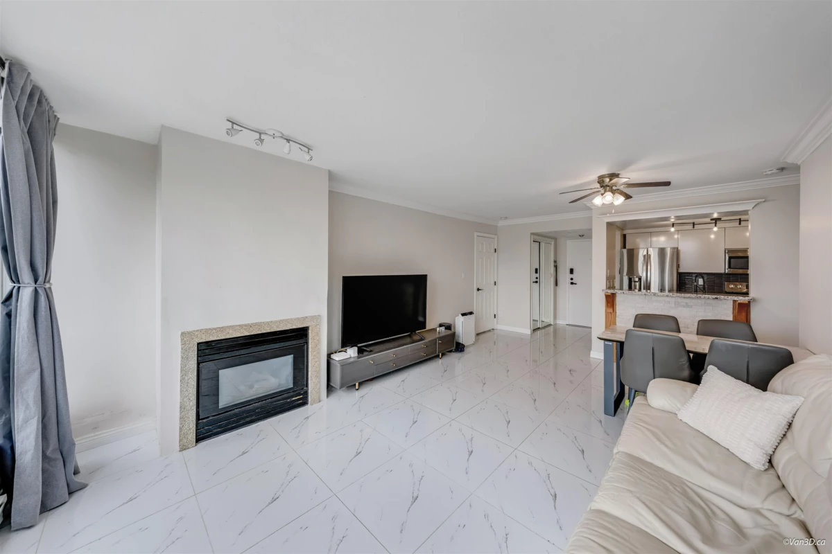 Dining Area Photo of 2401 9603 Manchester Drive, Burnaby, BC