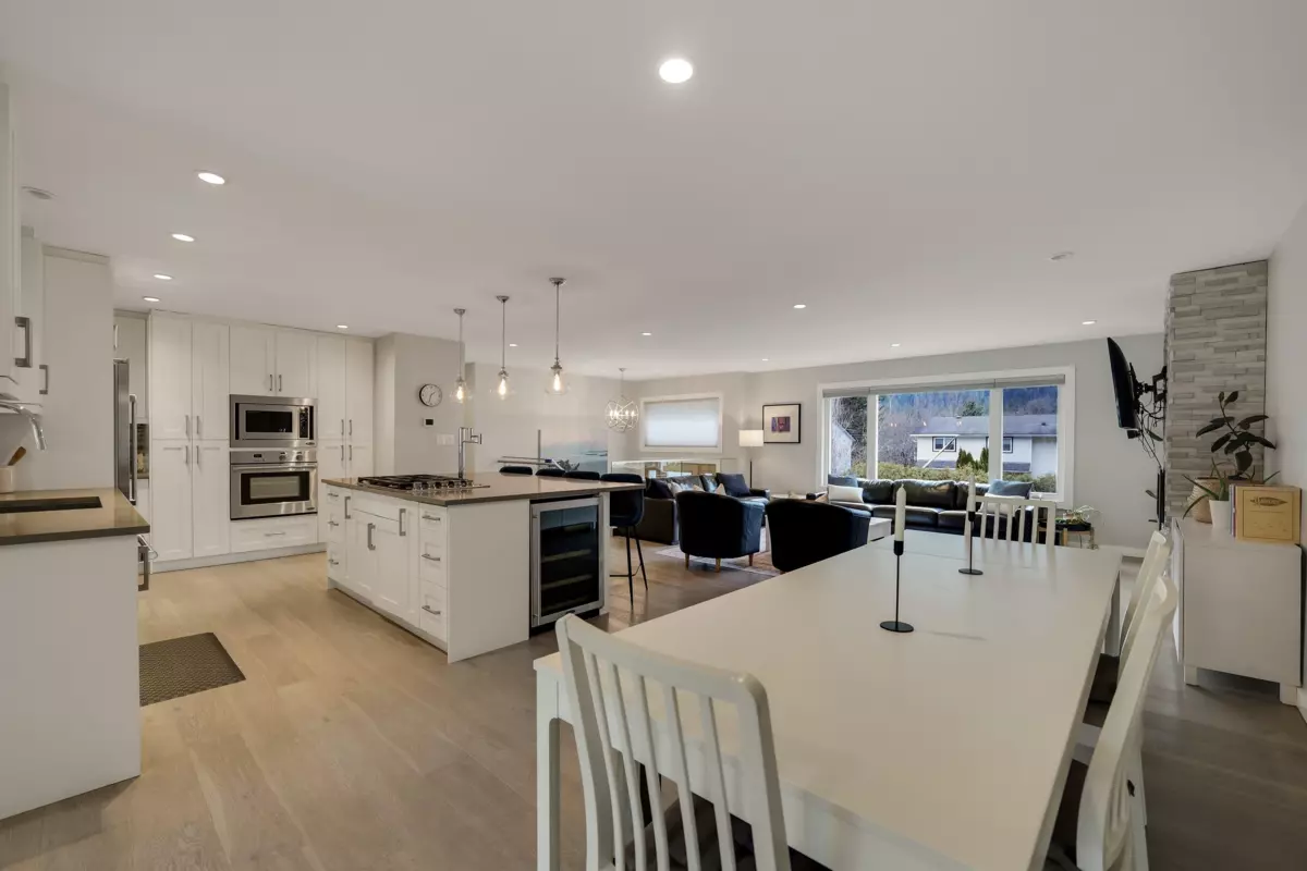 Dining Area Photo of 41852 Faith Road, Brackendale, BC