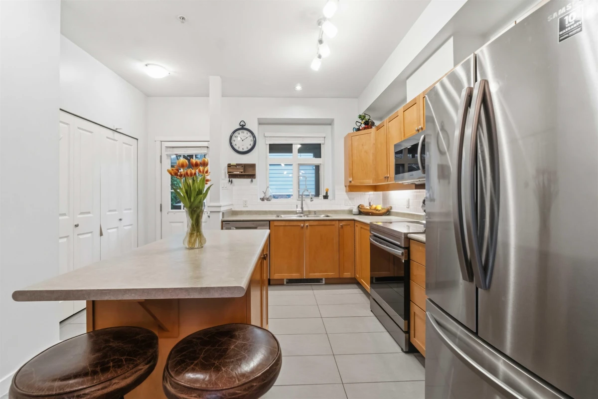 Dining Area Photo of 222 600 Park Crescent, New Westminster, BC