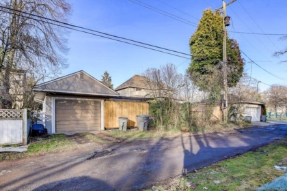 Front Yard Photo of 2016 W 48th Avenue, Vancouver, BC