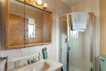 Powder Room Photo of 14635 59a Avenue, Surrey, BC