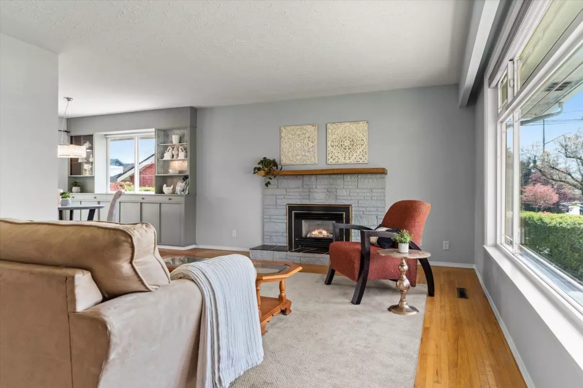 Dining Area Photo of 9726 Juniper Street, Chilliwack, BC