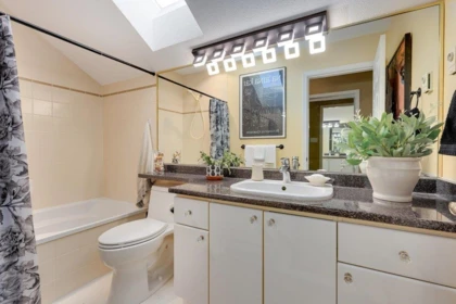 Mudroom Photo of 136 16275 15 Avenue, Surrey, BC