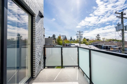 Powder Room Photo of 304 3050 Kingsway, Vancouver, BC