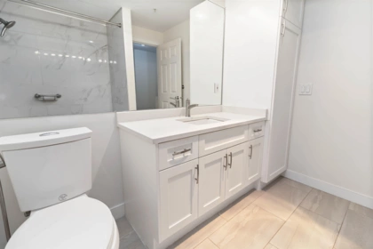 Entry Foyer Photo of 402 1128 Sixth Avenue, New Westminster, BC