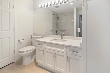 Hallway Photo of 402 1128 Sixth Avenue, New Westminster, BC