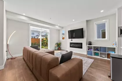 20520 76a Avenue, Langley, BC, Langley — Half Duplex for sale