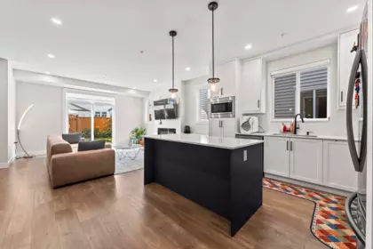 Kitchen Island Photo of 20520 76a Avenue, Langley, BC