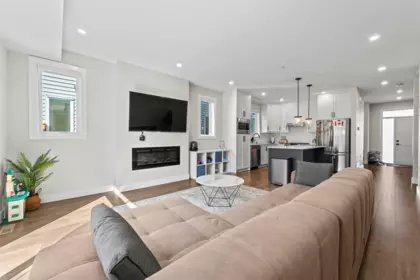 20520 76a Avenue, Langley, BC, Langley — Half Duplex for sale