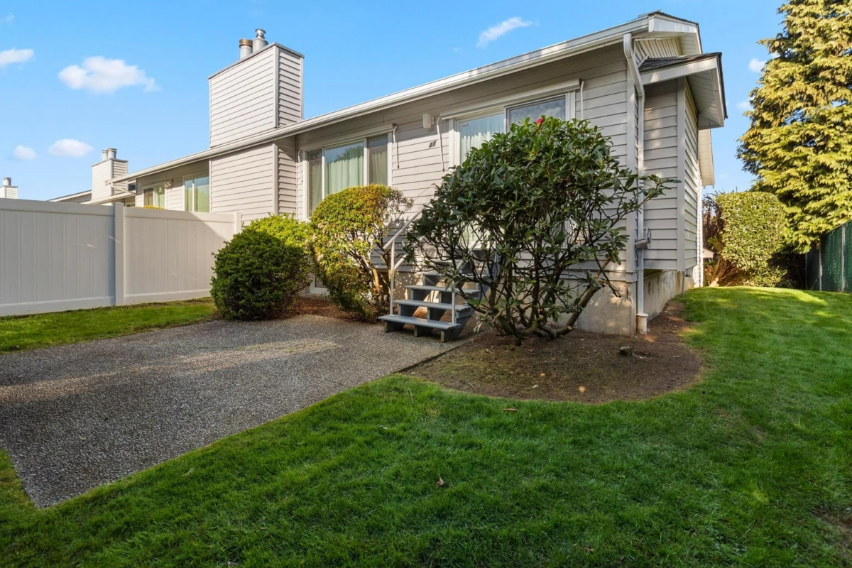 Living Room Photo of 48 2989 Trafalgar Street, Abbotsford, BC