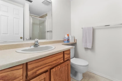 Primary Bathroom Photo of 48 2989 Trafalgar Street, Abbotsford, BC