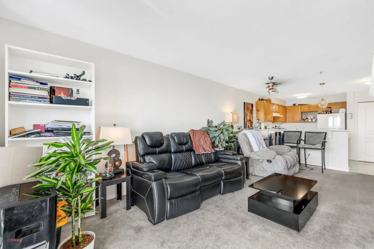 Dining Area Photo of 208 333 E 1st Street, North Vancouver, BC