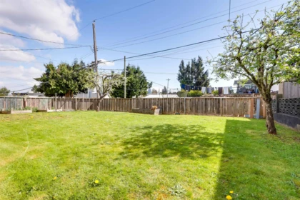 Garden / Landscaping Photo of 3712 Fir Street, Burnaby, BC