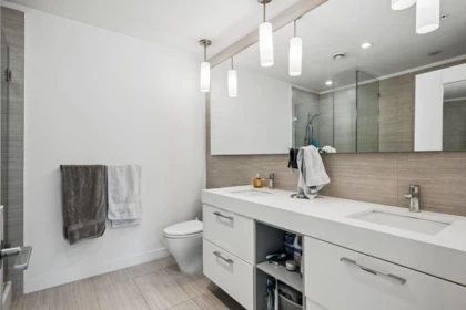 Hallway Photo of 509 4867 Cambie Street, Vancouver, BC