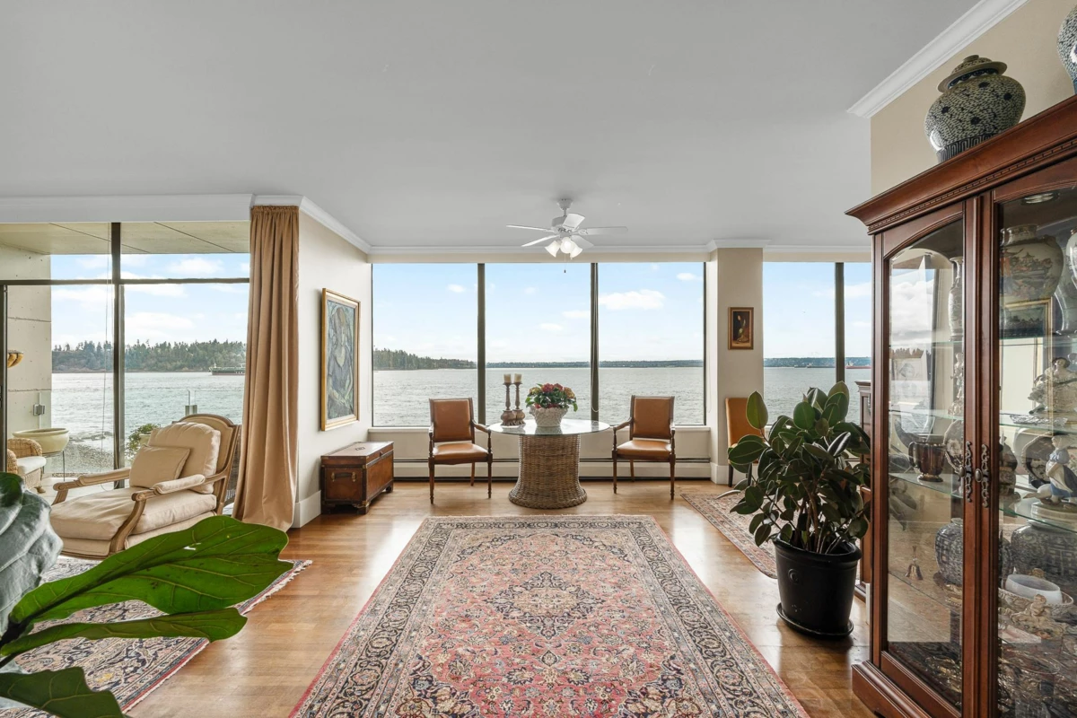 Dining Area Photo of 3W 111 18th Street, West Vancouver, BC