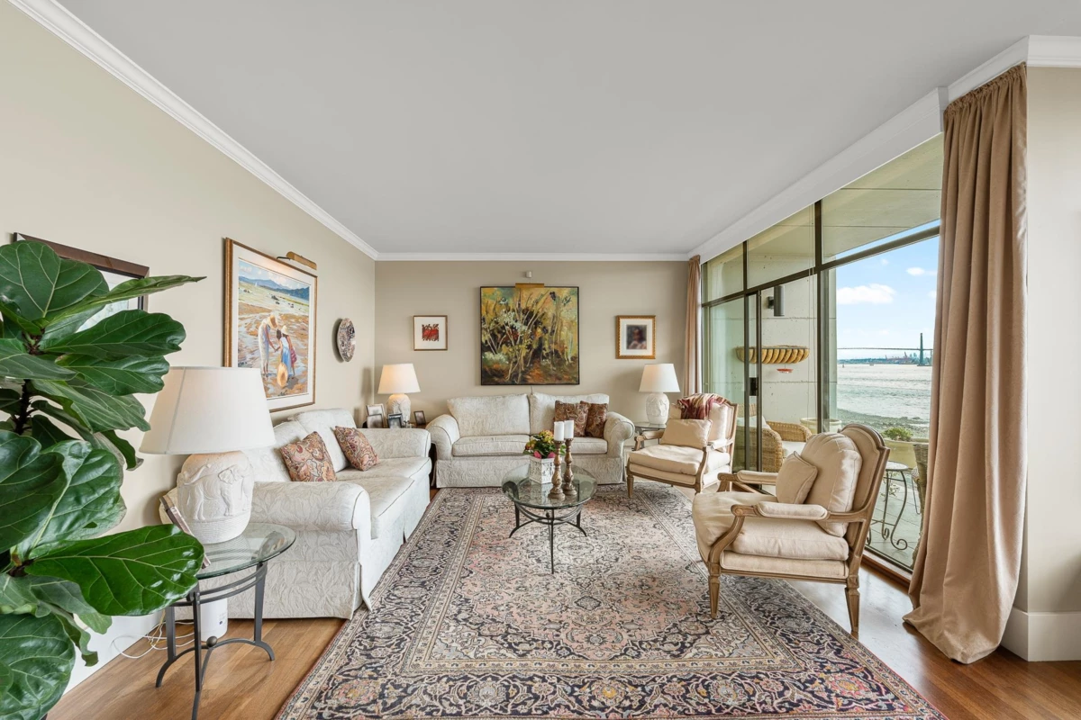 Family Room Photo of 3W 111 18th Street, West Vancouver, BC