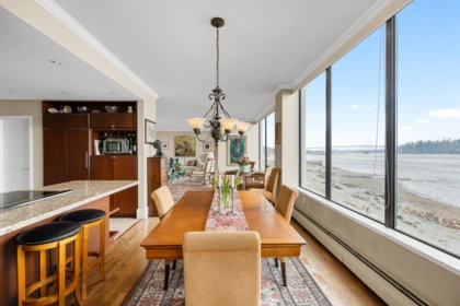 Office / Den Photo of 3W 111 18th Street, West Vancouver, BC