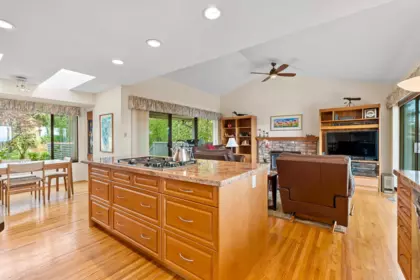 Breakfast Nook Photo of 4724 Woodburn Court, West Vancouver, BC