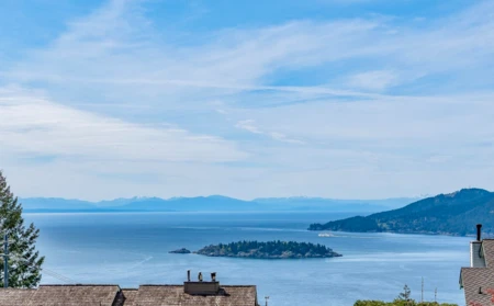 4724 Woodburn Court, West Vancouver, BC, West Vancouver — Single Family Residence for sale