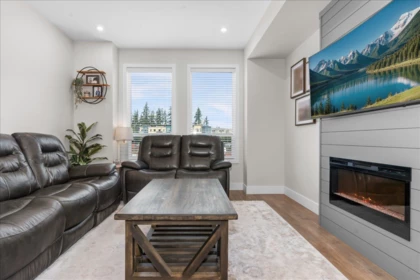 Breakfast Nook Photo of 10 45500 Campus Drive, Chilliwack, BC
