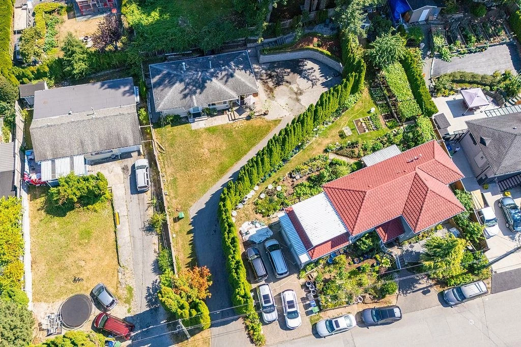 Family Room Photo of 11458 139 Street, Surrey, BC