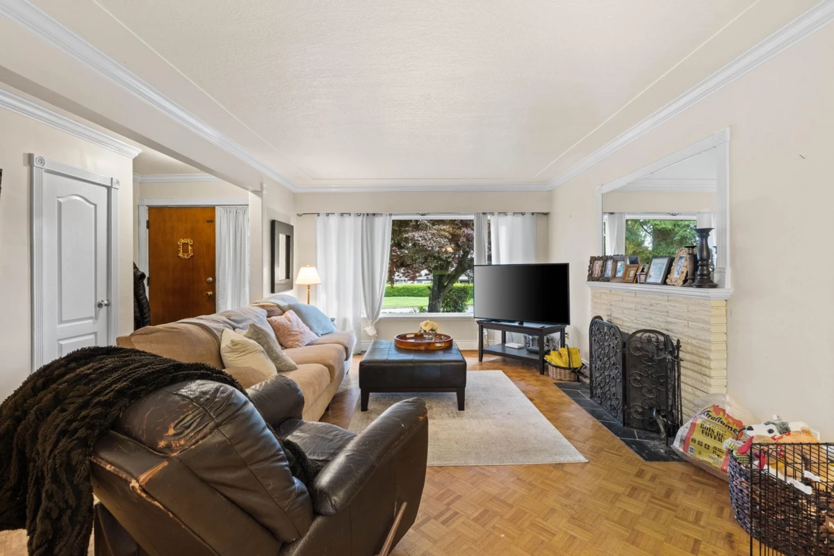 Family Room Photo of 966 Dundonald Drive, Port Moody, BC