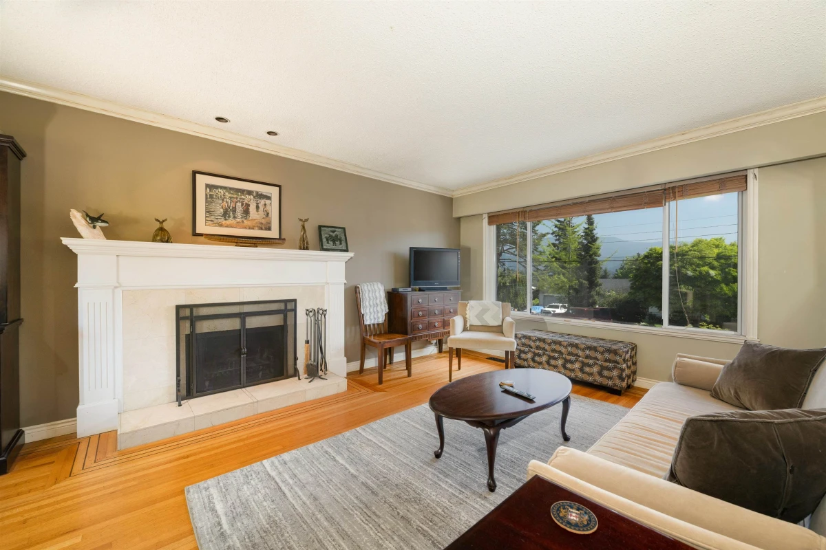 Dining Area Photo of 893 Friar Crescent, North Vancouver, BC