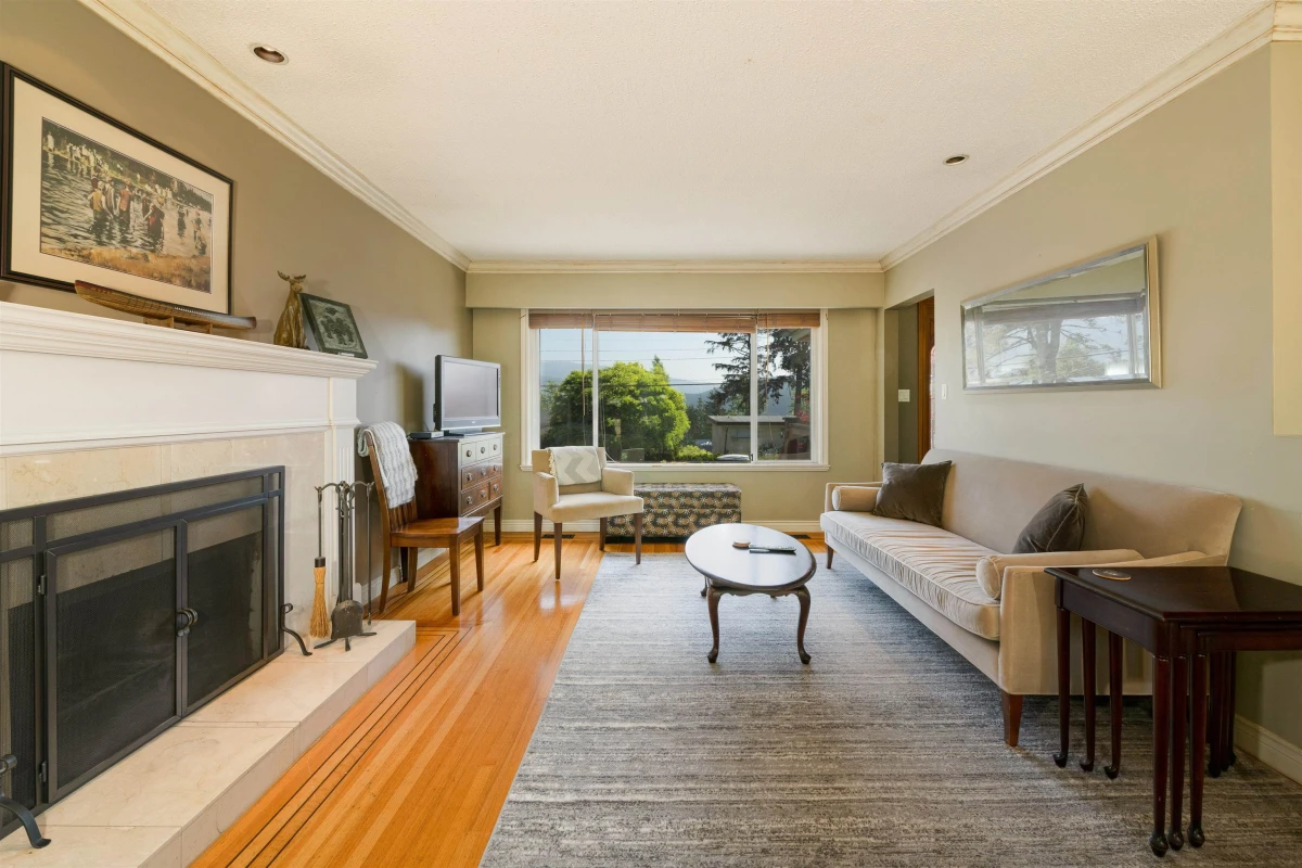 Family Room Photo of 893 Friar Crescent, North Vancouver, BC