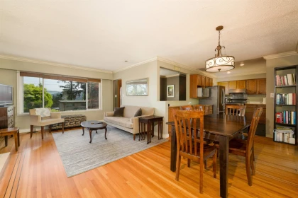 Kitchen Island Photo of 893 Friar Crescent, North Vancouver, BC