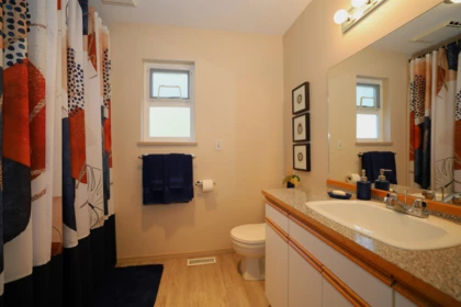 Basement Recreation Room Photo of 1499 Hanbury Road, Roberts Creek, BC