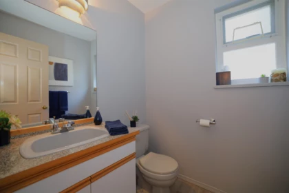 Guest Bathroom Photo of 1499 Hanbury Road, Roberts Creek, BC