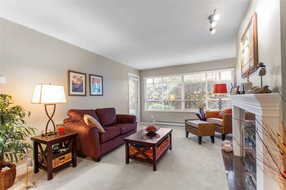 Dining Area Photo of 103 15375 17 Avenue, Surrey, BC