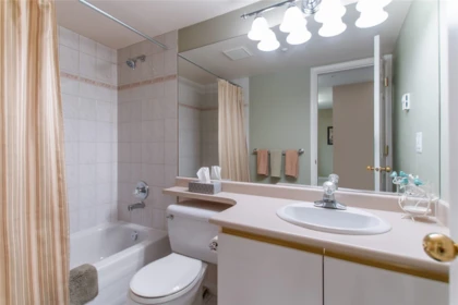 Powder Room Photo of 103 15375 17 Avenue, Surrey, BC