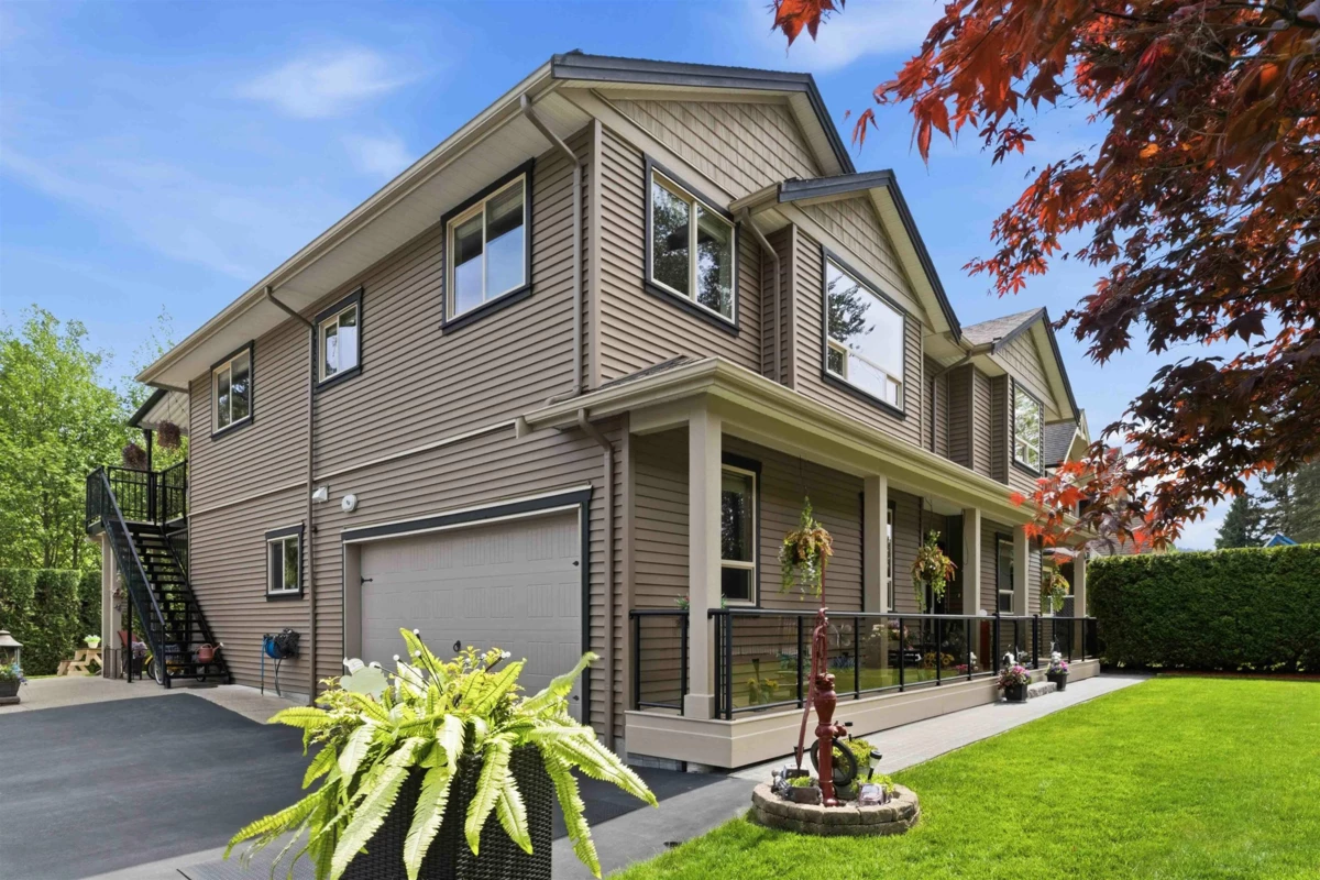 Family Room Photo of 12172 252 Street, Maple Ridge, BC