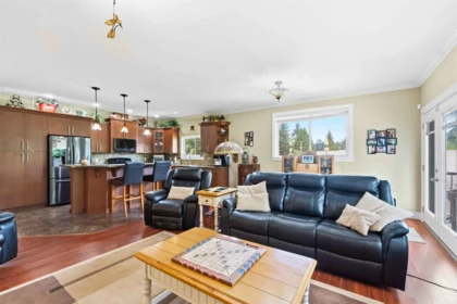 Kitchen Island Photo of 12172 252 Street, Maple Ridge, BC