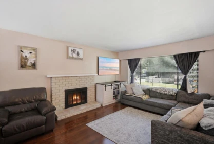 Kitchen Island Photo of 20783 Thorne Avenue, Maple Ridge, BC