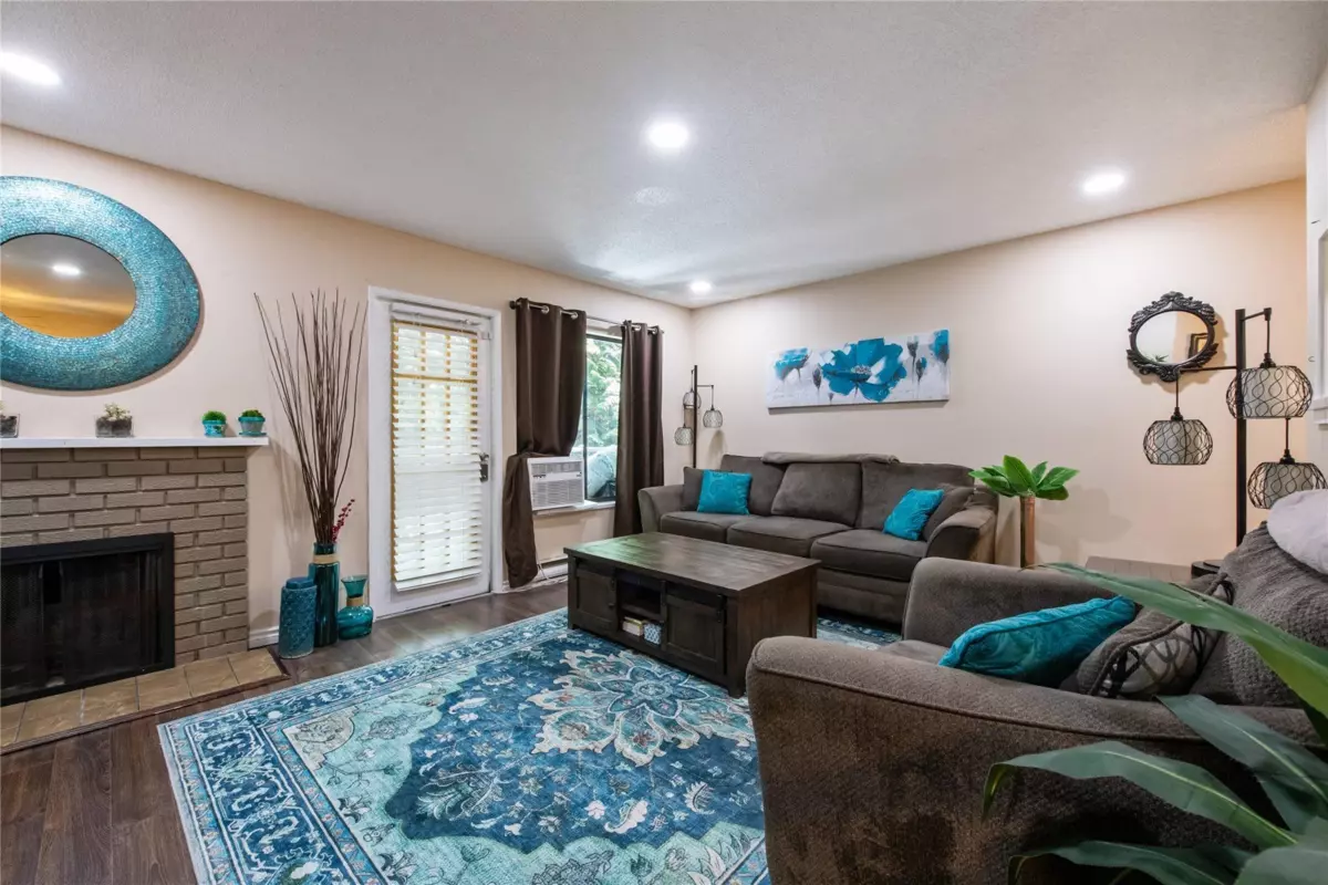 Family Room Photo of 914 10620 150 Street, Surrey, BC