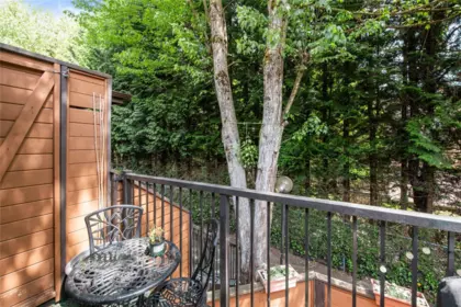 Kitchen Photo of 914 10620 150 Street, Surrey, BC