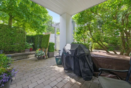Entry Foyer Photo of 107 15299 17a Avenue, Surrey, BC