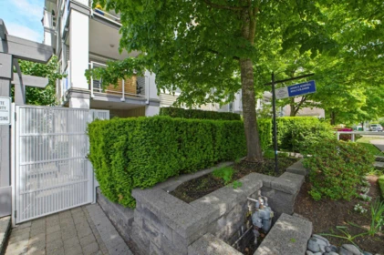 Hallway Photo of 107 15299 17a Avenue, Surrey, BC