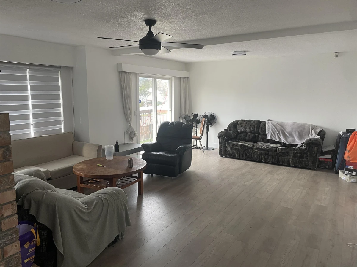 Family Room Photo of 10618 141 Street, Surrey, BC