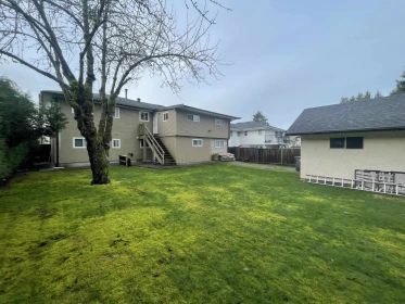 Front Yard Photo of 10618 141 Street, Surrey, BC