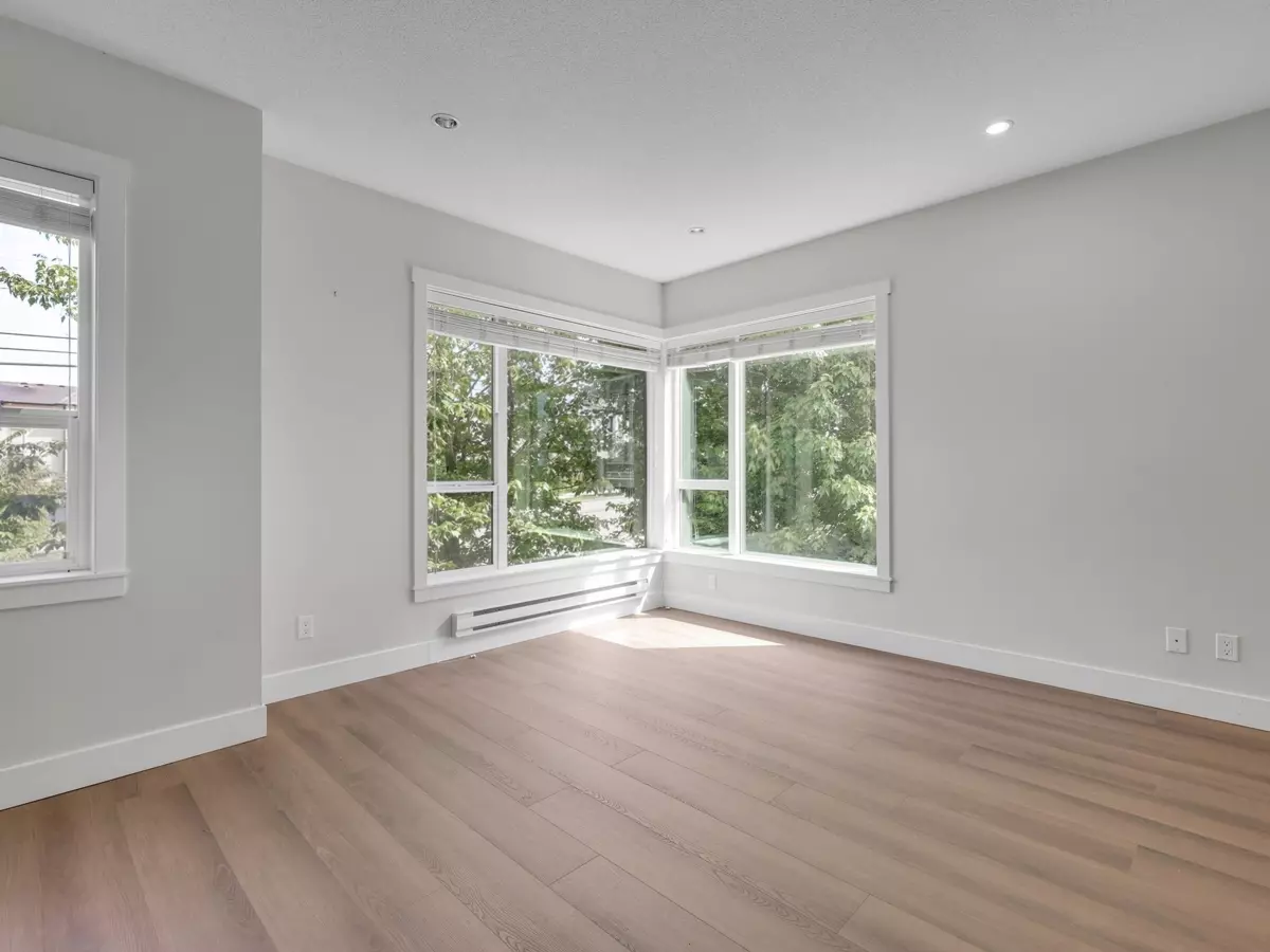 Dining Area Photo of 24 16337 23a Avenue, Surrey, BC