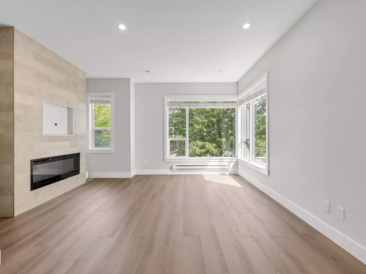 Living Room Photo of 24 16337 23a Avenue, Surrey, BC
