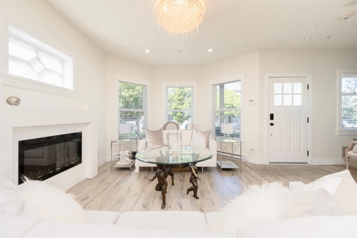 Dining Area Photo of 408 Eighth Street, New Westminster, BC